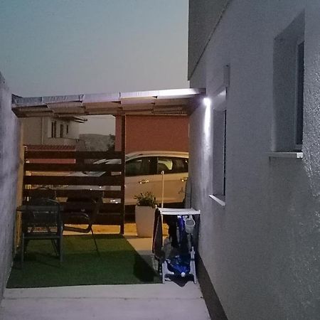 Apartman Lidija Dinjiška Kültér fotó