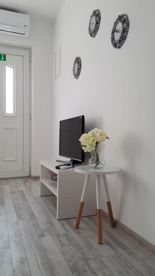 Apartman Lidija Dinjiška Kültér fotó