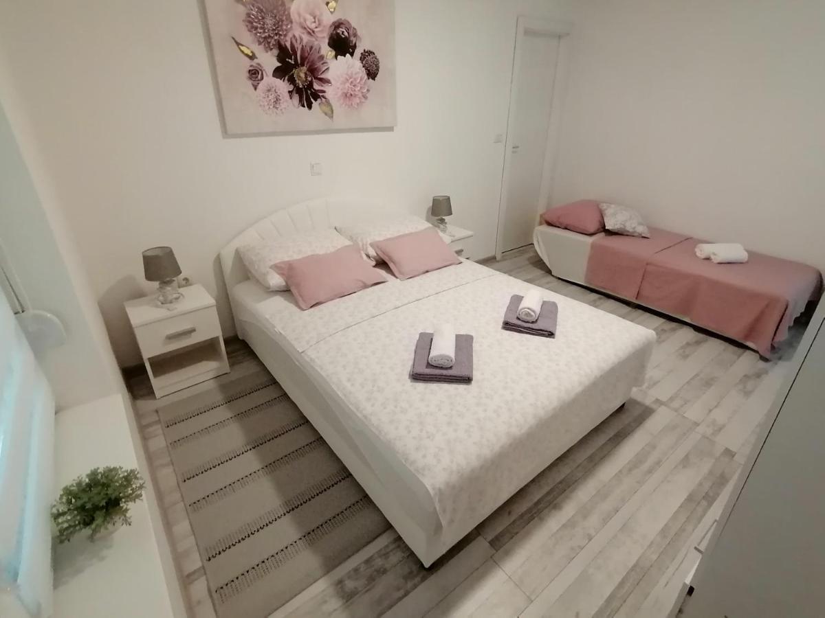 Apartman Lidija Dinjiška Kültér fotó