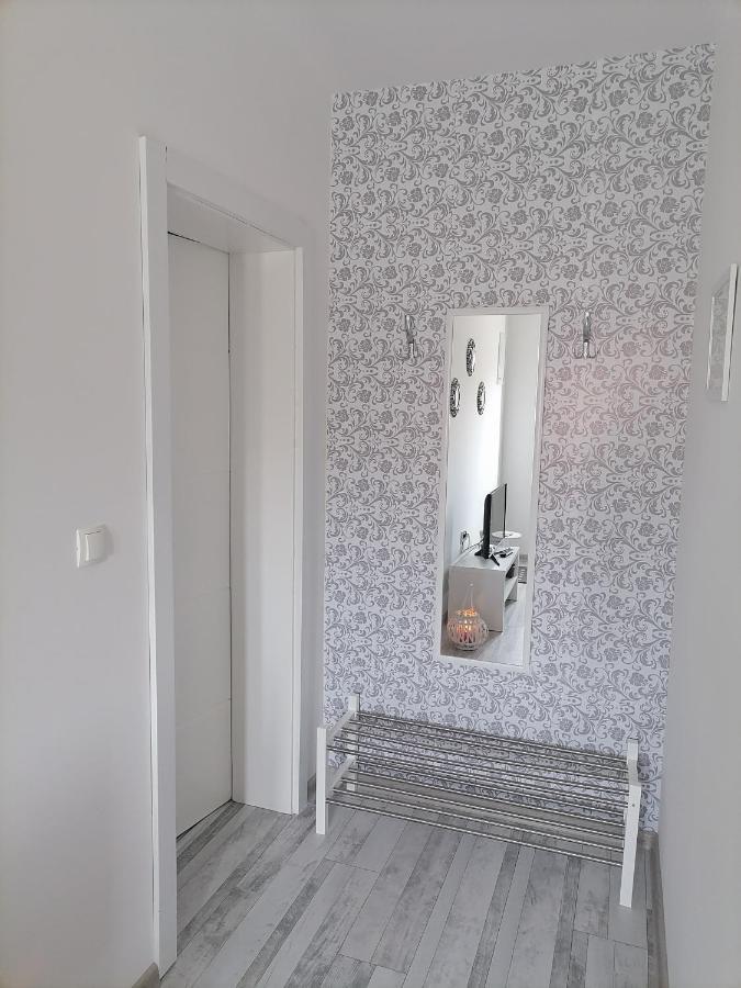 Apartman Lidija Dinjiška Kültér fotó