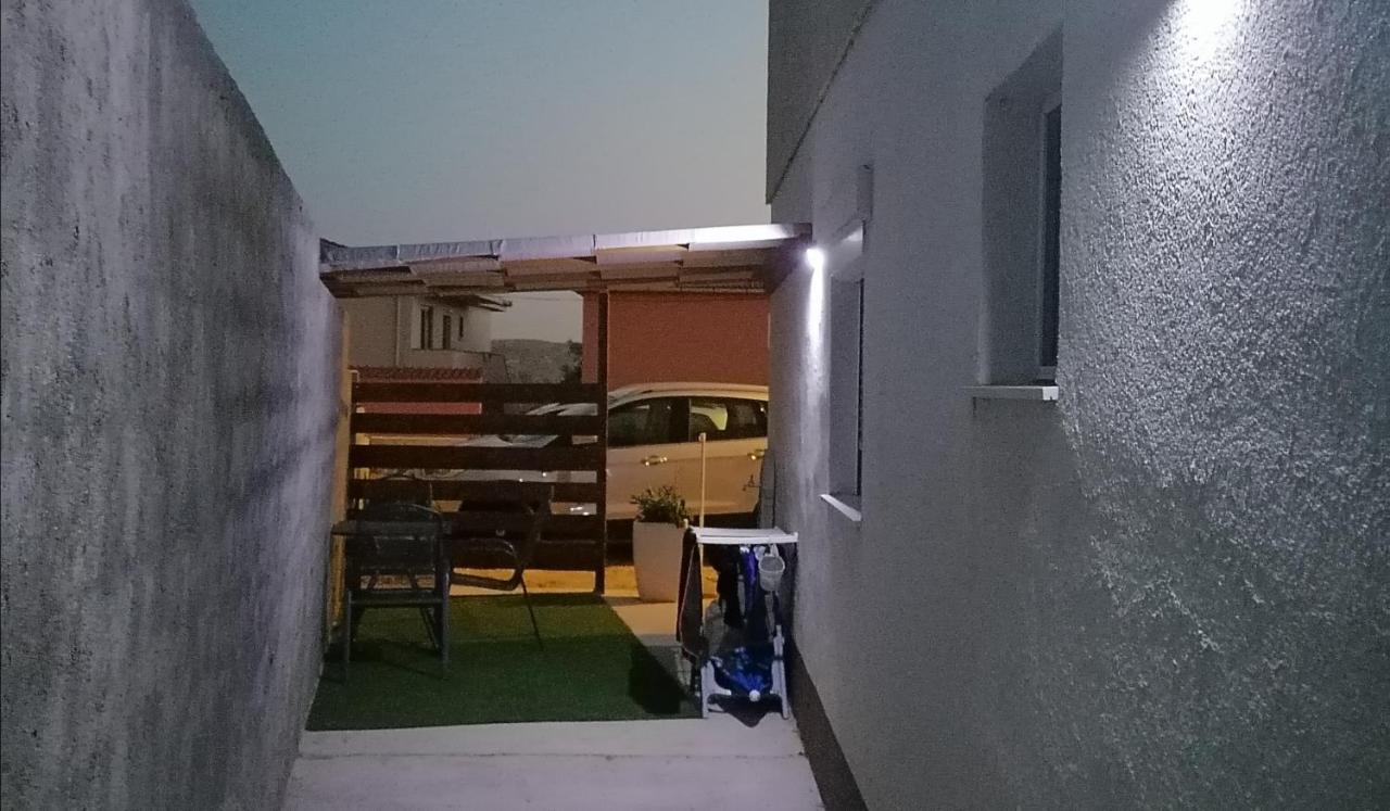 Apartman Lidija Dinjiška Kültér fotó